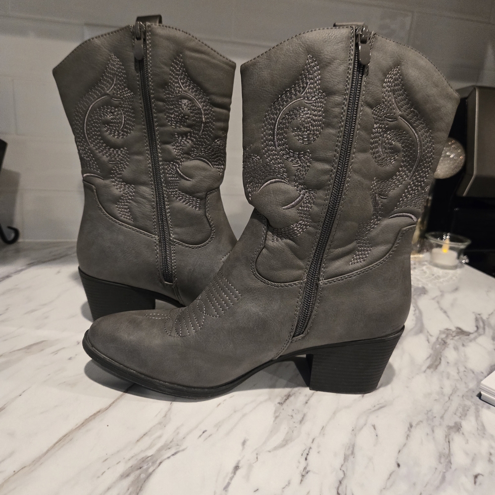 Elegant Gray Embroidered Heeled Boots